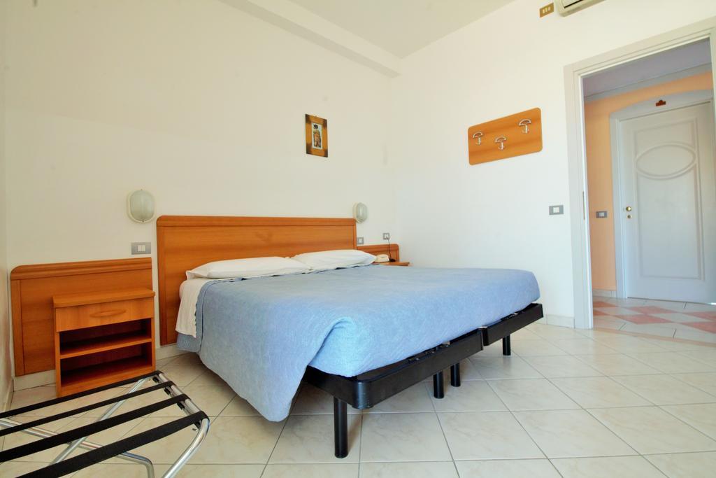 Hotel Casadei Fano Værelse billede